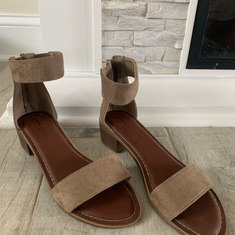 NWOT Rock & Candy Nancie Block Heel TanSandal 7.5